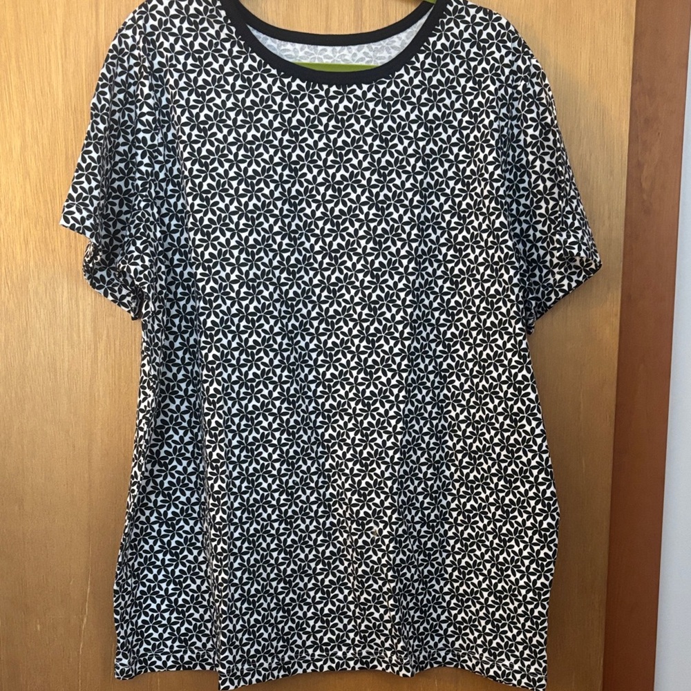 All American comfort Black and White Patterned Flower Women's Tunic t shirt 1X